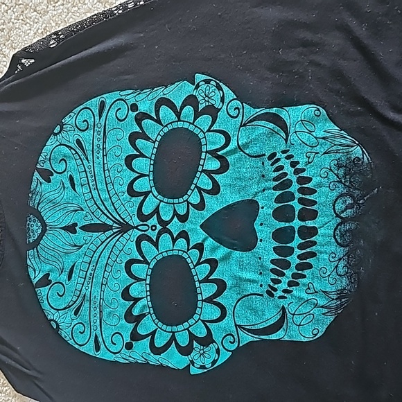 Shirt - Picture 4 of 6